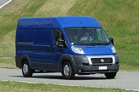 Abbildung eines unser Firmenfahrzeuge. Ein blauer FIAT Kastenwagens.